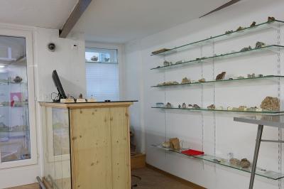 ausstellung-schweizer-mineralien-kistalle-leuk-1